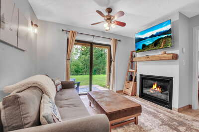 SnowPine Condo, King Bed, Patio + Fireplace