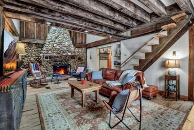 Rustic Cabin, Wood Fireplace & Large Deck