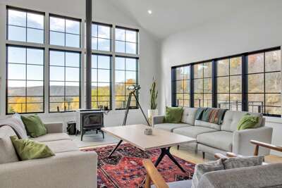 Magnificent Chalet, Sweeping Views and Hot Tub