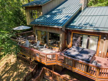 Chalet w/ Hot Tub & Sauna Near Holiday Valley