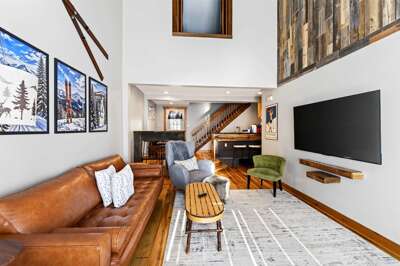 Updated townhome - Walk to Holiday Valley