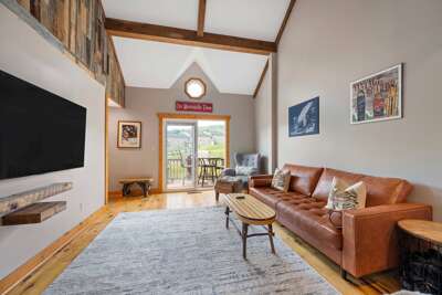 Updated townhome - Walk to Holiday Valley