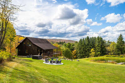 Renovated 5BR Home, Sauna, Hot Tub, Firepit