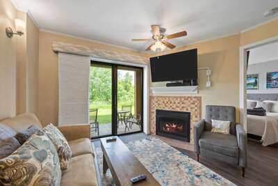 SnowPine Condo, Queen Bed, Fireplace