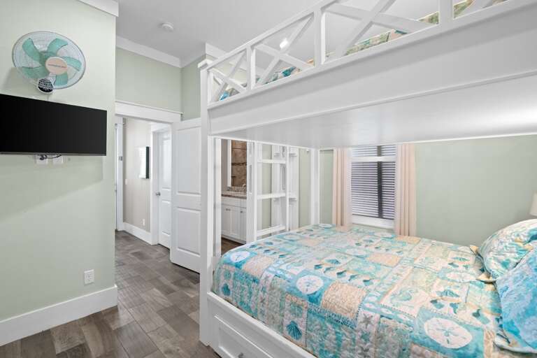 1st floor queen bunks