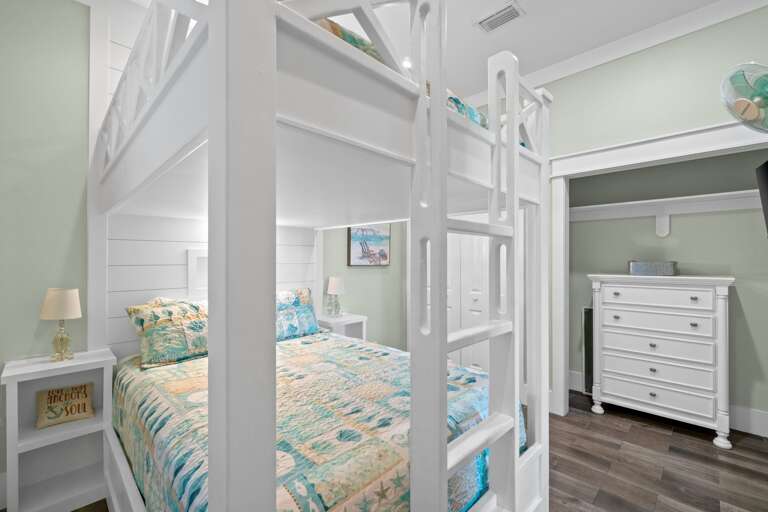 1st floor queen bunks