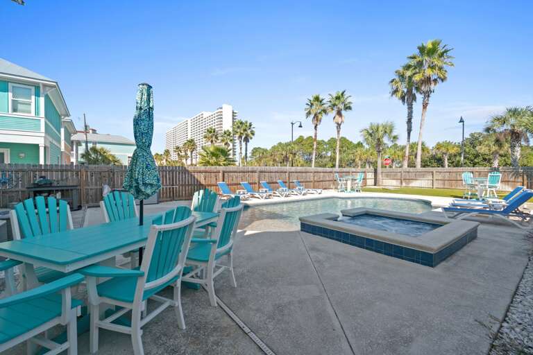 dining on the pool deck