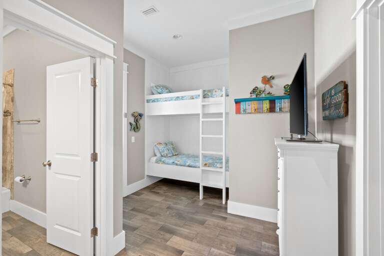 2nd floor twin bunk nook