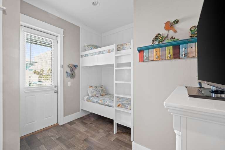 2nd floor twin bunk nook