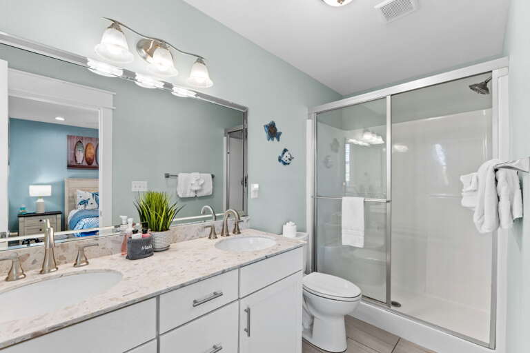 3rd floor bath for queen room