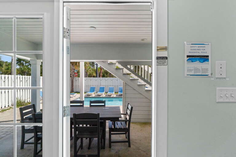 1st floor exit to pool