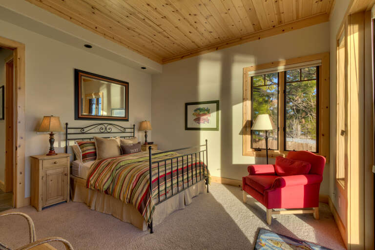 Queen - Floor 1 - Entry Level