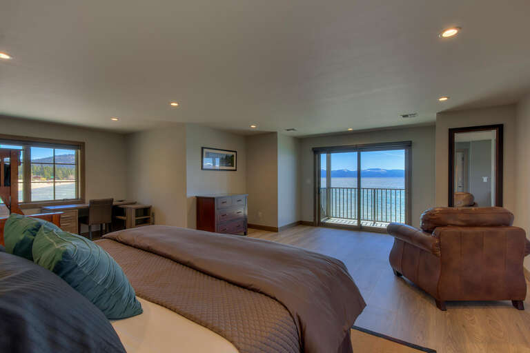 Primary Suite - King & Twin/Double Bunk