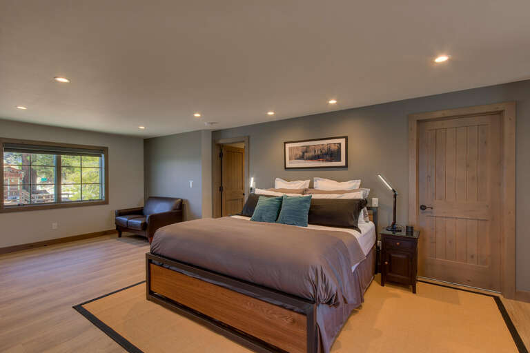 Primary Suite - King & Twin/Double Bunk