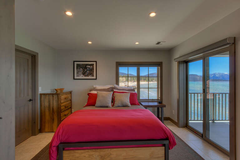 Queen Suite - Floor 1, Entry