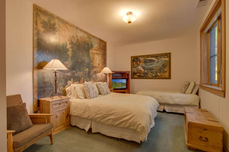 Queen and Twin - Floor 1