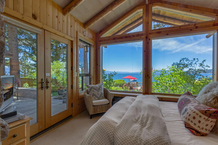 Queen - Floor 1, Entry Level Queen - Floor 1, Entry Level