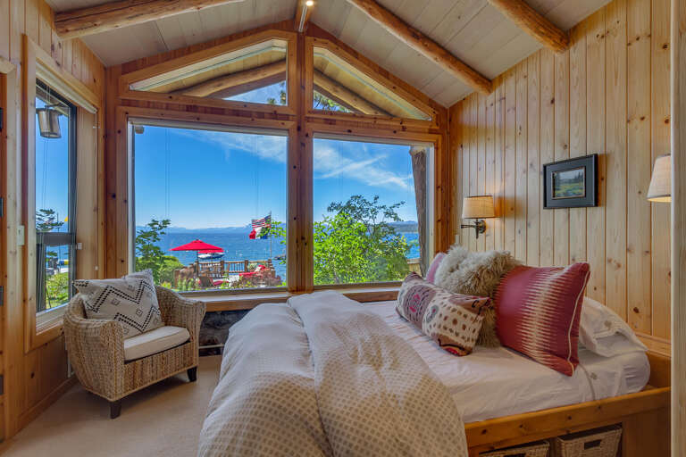 Queen - Floor 1, Entry Level Queen - Floor 1, Entry Level