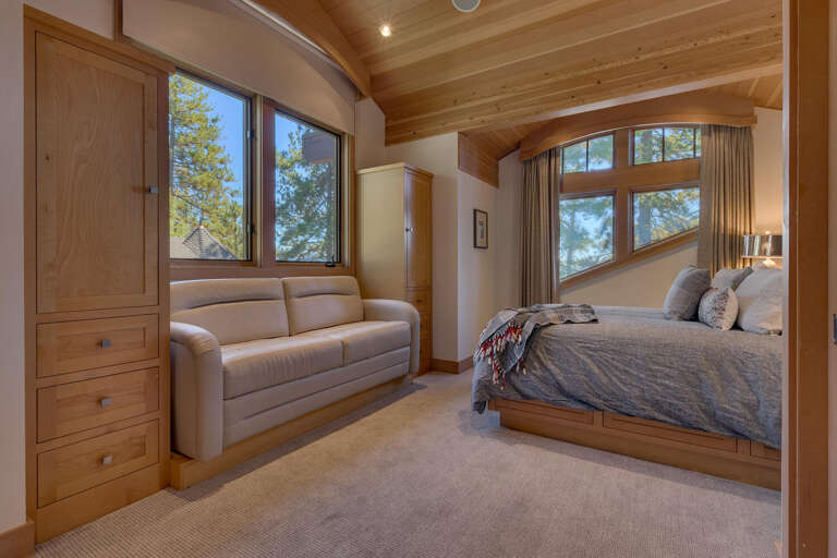 Queen Suite - Floor 2