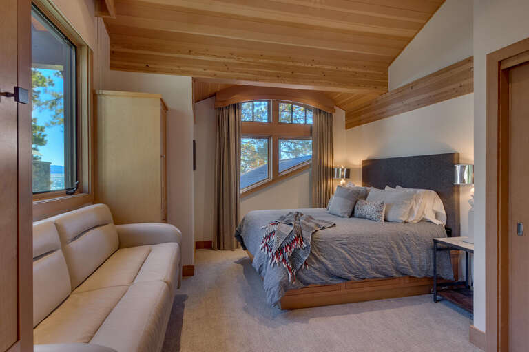 Queen Suite  - Floor 2