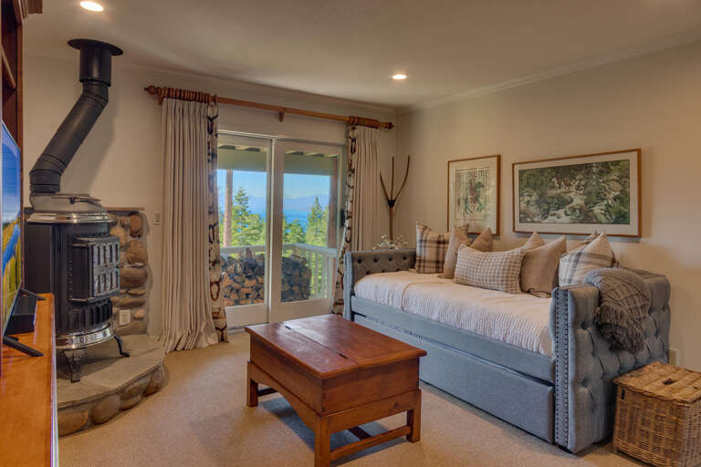 Additional Sleeping - Trundle Bed in Mid-Level Sitting Room - Floor 2