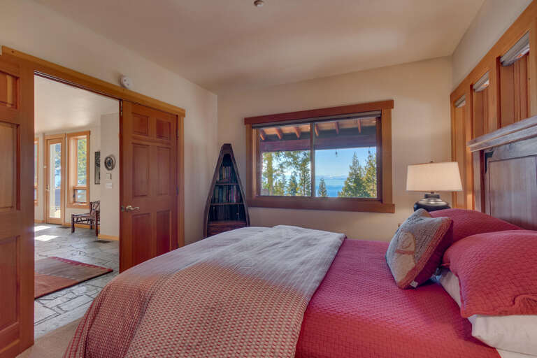 Queen - Floor 1, Entry Level