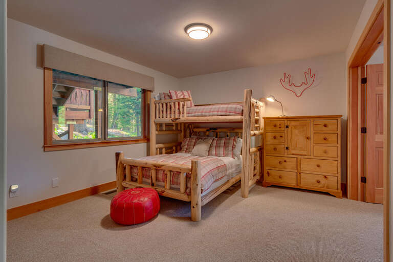 Bedroom #4 Twin/Full Bunk Bed - Floor 1