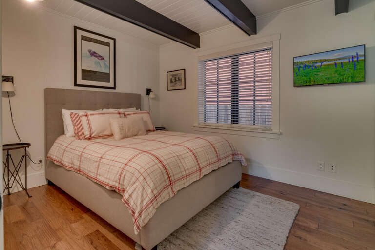 Bedroom #3 Queen with Jack & Jill - Floor 1