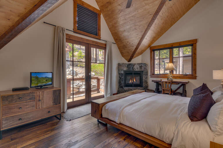 Primary Suite - King - Floor 2