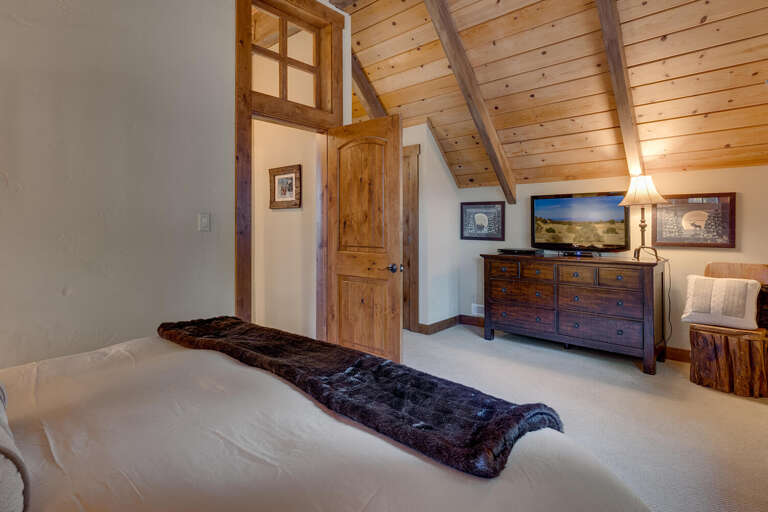 Bedroom #1 Primary - King - Floor 3