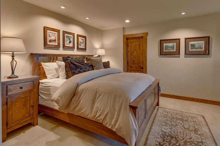 Bedroom #4 King - Floor 1