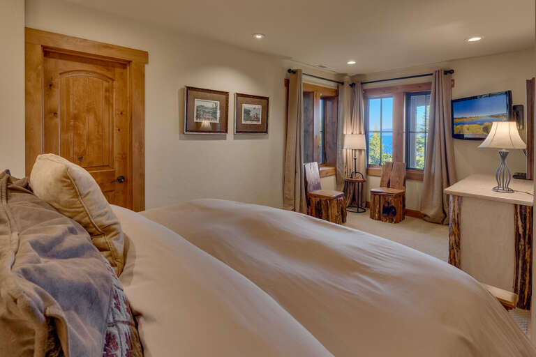 Bedroom #4 King - Floor 1