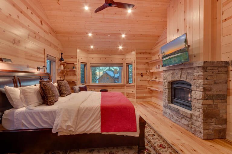 Primary Suite - Cal King - Floor 1, Entry