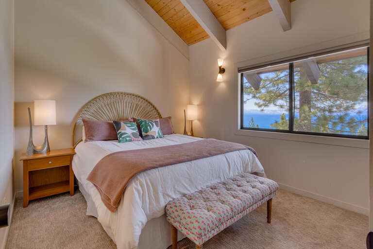 Bedroom #4 Queen with Jack & Jill - Floor 1