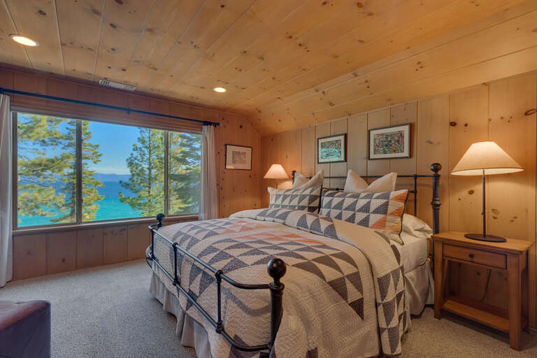 Primary Bedroom - King - Floor 1