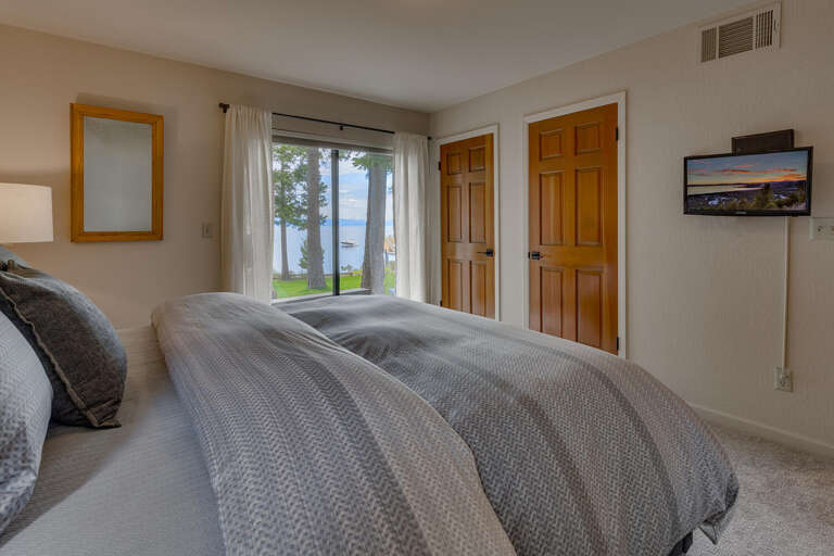 Primary Suite - Queen - Floor 1