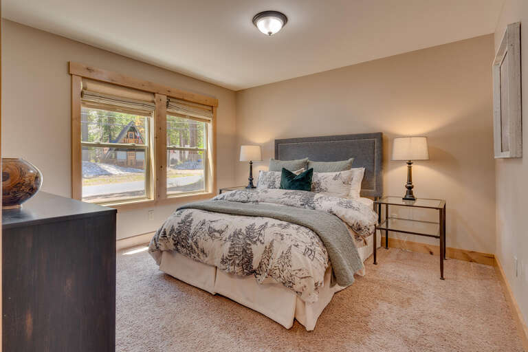 Bedroom #4 Queen - Floor 1