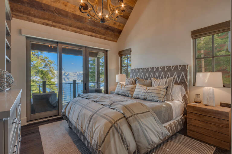 King Suite - Floor 2 - Entry Level King Suite - Floor 2 - Entry Level