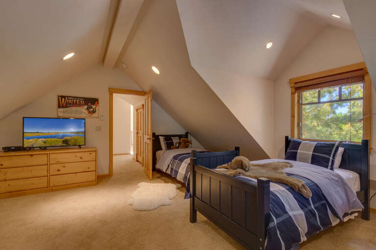 Three Twin Beds - Floor 2