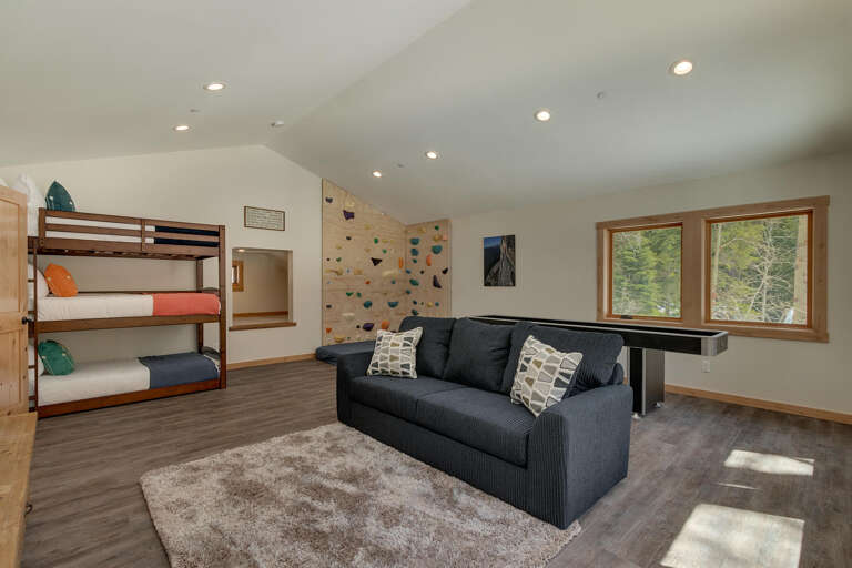 Bunk Bed Twin/Twin/Twin - Familyroom