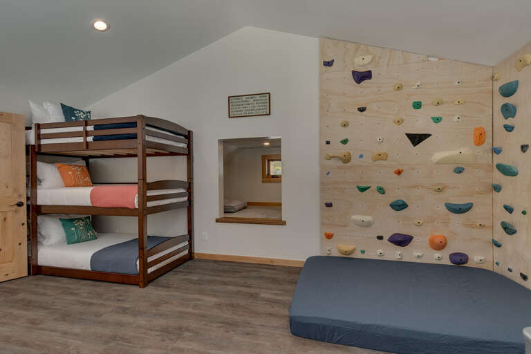 Bunk Bed Twin/Twin/Twin - Familyroom