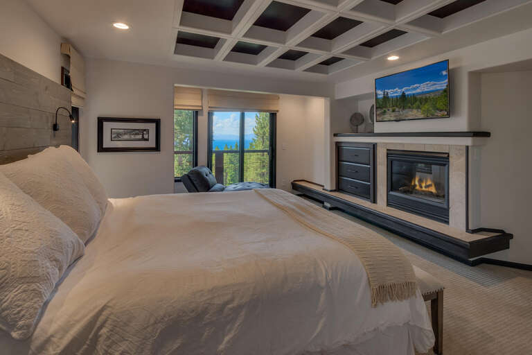 Primary Suite - Cal King - Floor 3, Entry