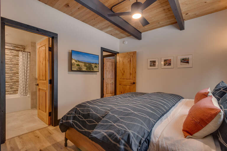 King Suite - Floor 1, Entry