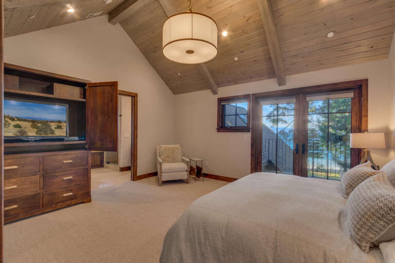 Primary Suite - King - Floor 2