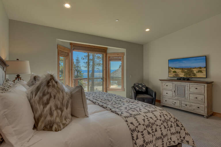 Primary Suite - King - Floor 2