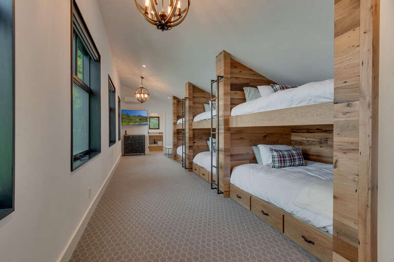 Suite - Three Full / Full Bunks, Floor 3