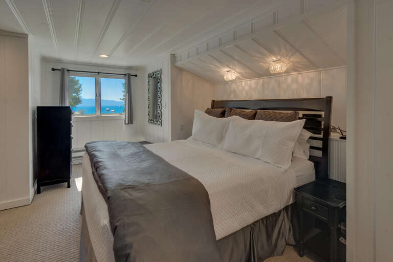 Primary Suite - King - Floor 2