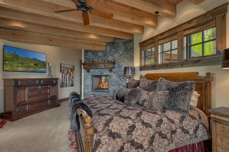 Primary Suite - King - Floor 2, Entry