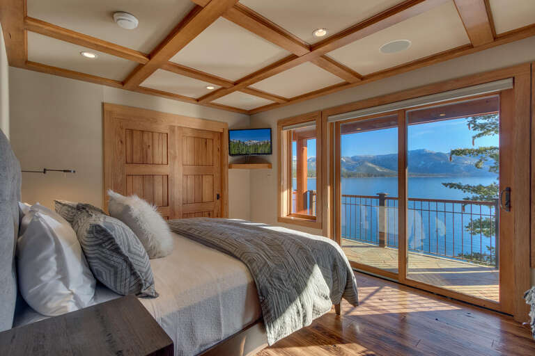 Queen - Floor 1 Queen - Floor 1