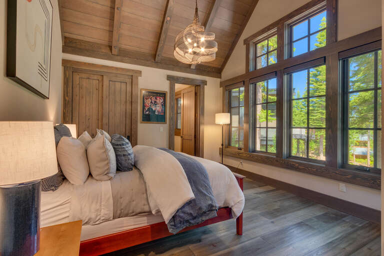 Queen Suite - Floor 1, Entry